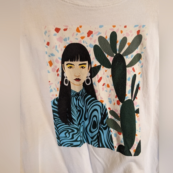 White T Shirt - Picture 2 of 4